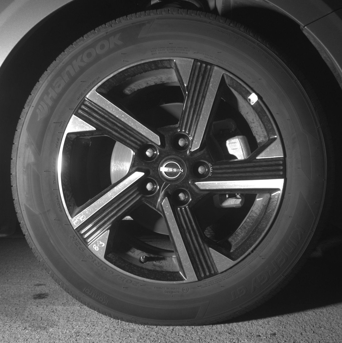 Used 2025 Nissan Sentra SV image 13