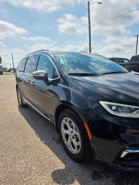 Used 2023 Chrysler Pacifica Limited FWD image 4
