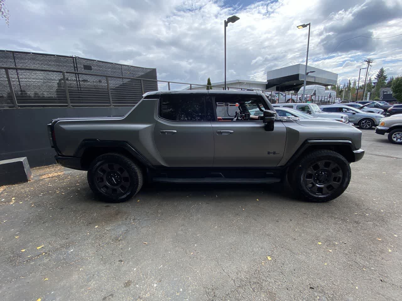 Used 2026 GMC Hummer EV 4x4 Crew Cab w/ Carbon Fiber Edition Package image 7