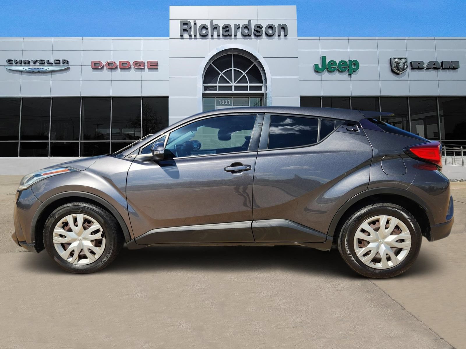Used 2021 Toyota C-HR LE FWD image 3