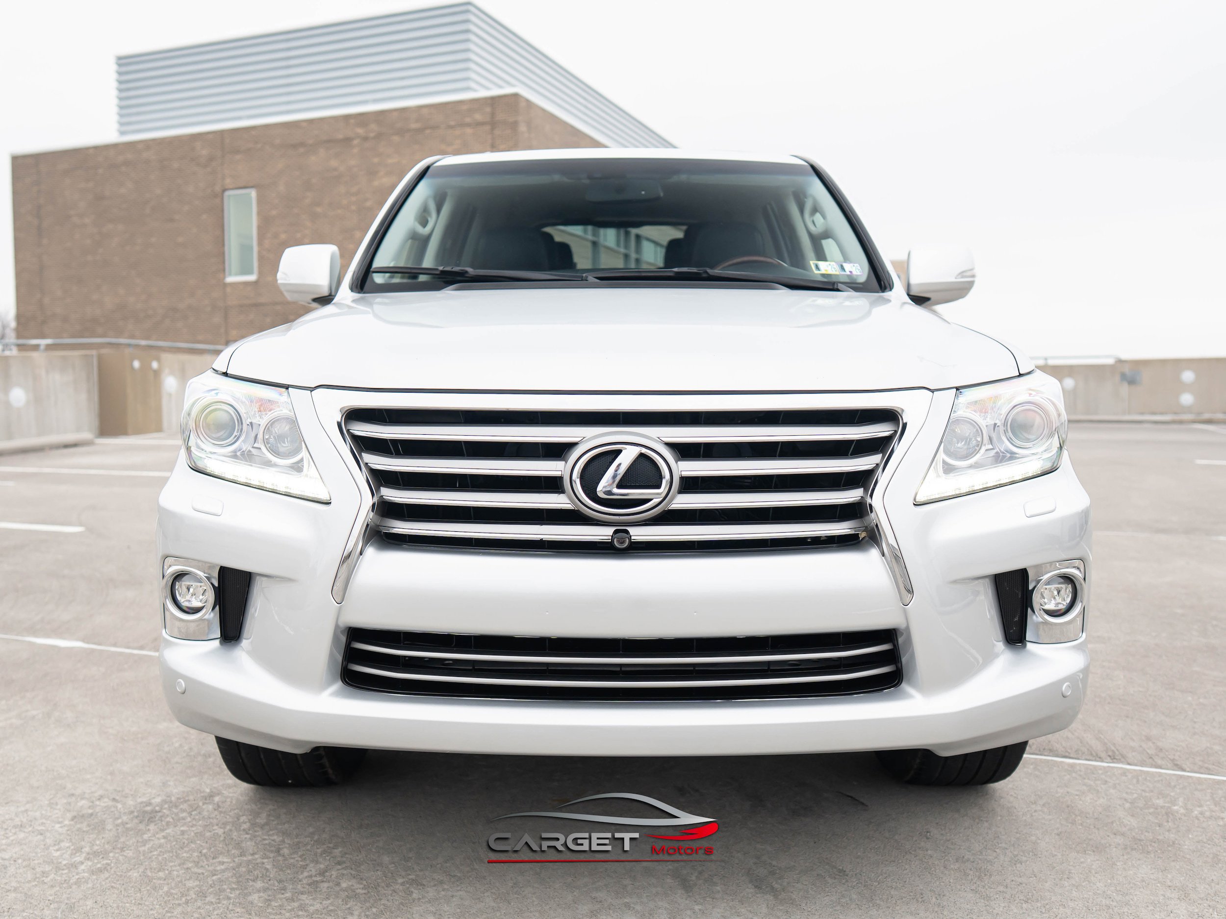 Used 2014 Lexus LX 570 4WD w/ Luxury Package image 2