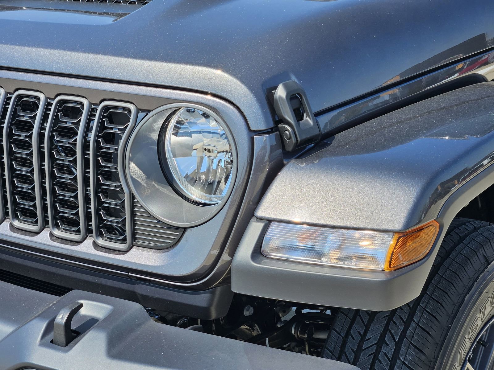 New 2025 Jeep Gladiator Sport image 7