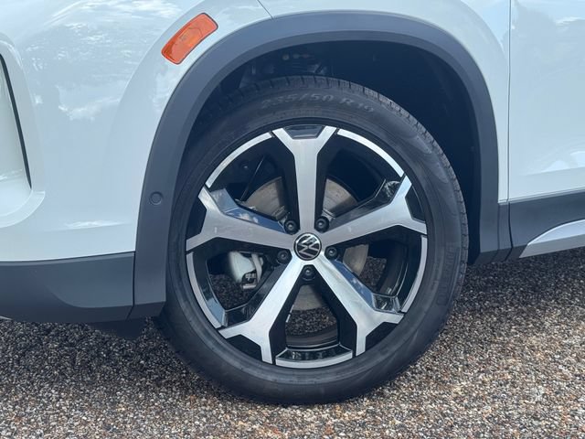 New 2026 Volkswagen Tiguan SE FWD image 2