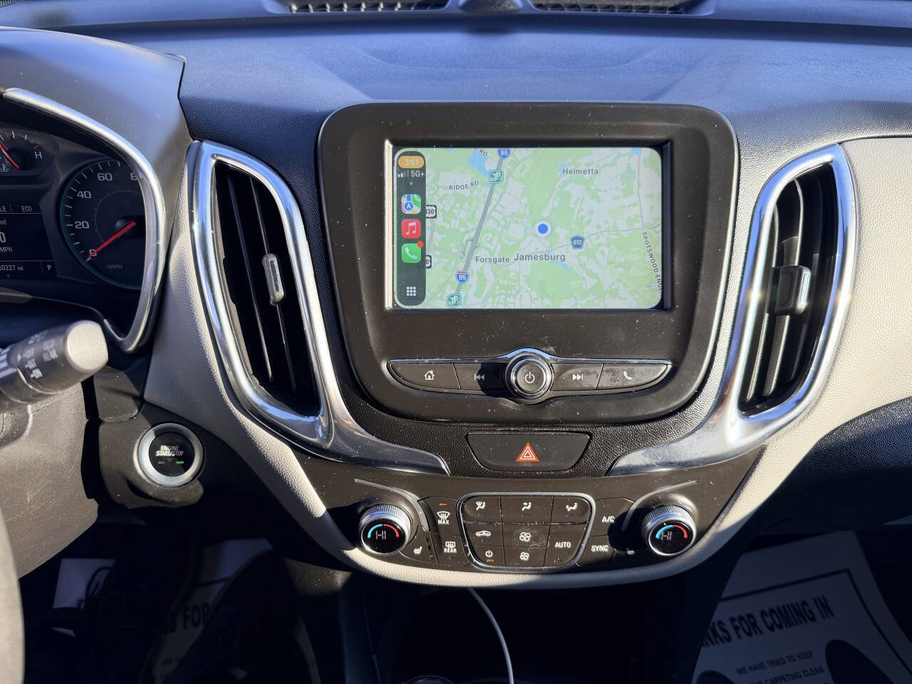 Used 2018 Chevrolet Equinox LT FWD image 19