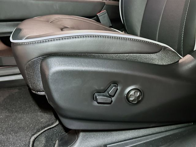 New 2026 Chrysler Pacifica Limited w/ S Appearance Package image 13