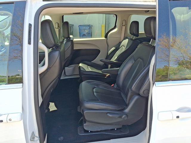 Used 2024 Chrysler Pacifica Limited image 8