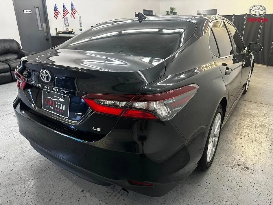Used 2022 Toyota Camry LE FWD image 4