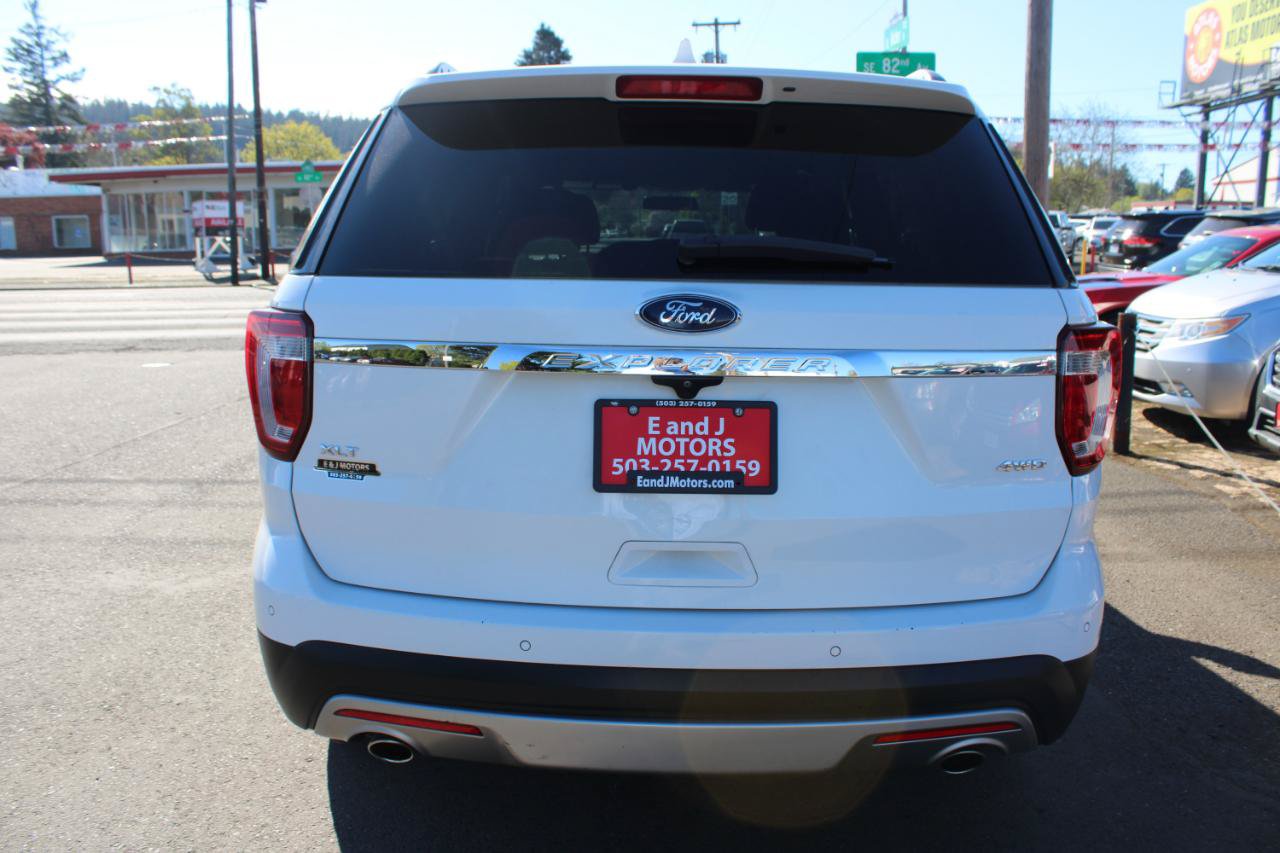 Used 2017 Ford Explorer XLT AWD/4WD image 5