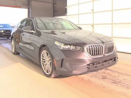 Used 2025 BMW 530i xDrive image 3