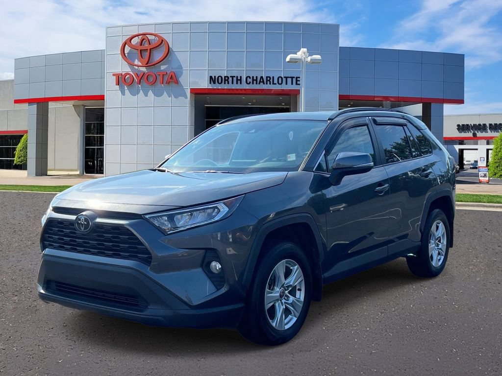 Used 2021 Toyota RAV4 XLE w/ Convenience Package FWD image 5
