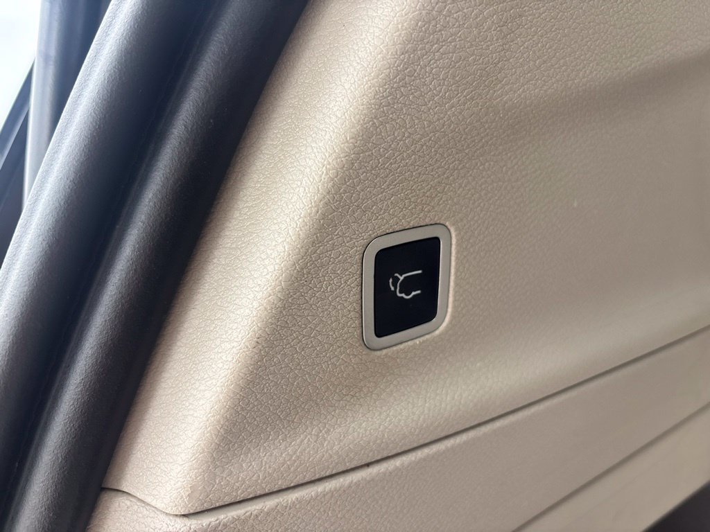 Used 2021 Chrysler Pacifica Touring-L FWD image 28