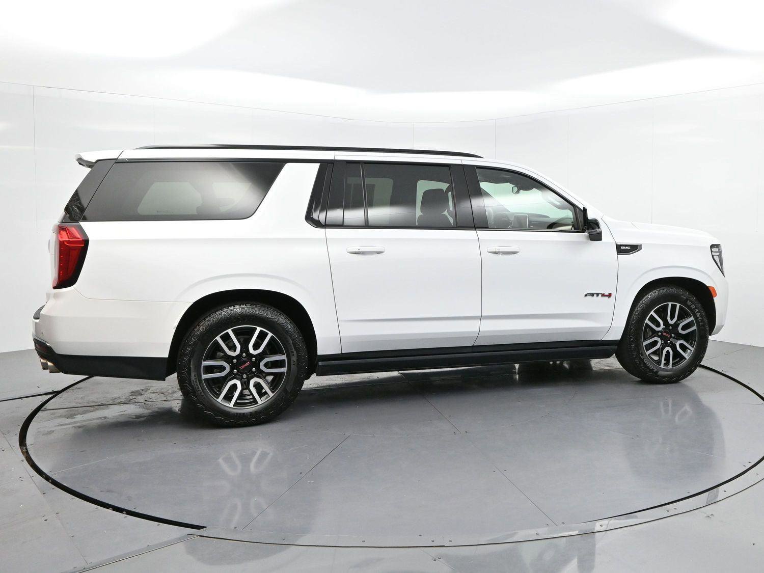 Used 2023 GMC Yukon XL AT4 w/ AT4 Premium Plus Package AWD/4WD image 8