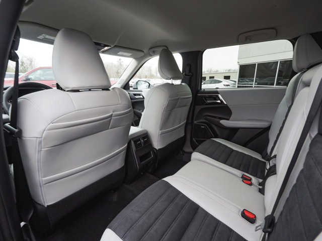 New 2026 Mitsubishi Outlander SE AWD/4WD image 35