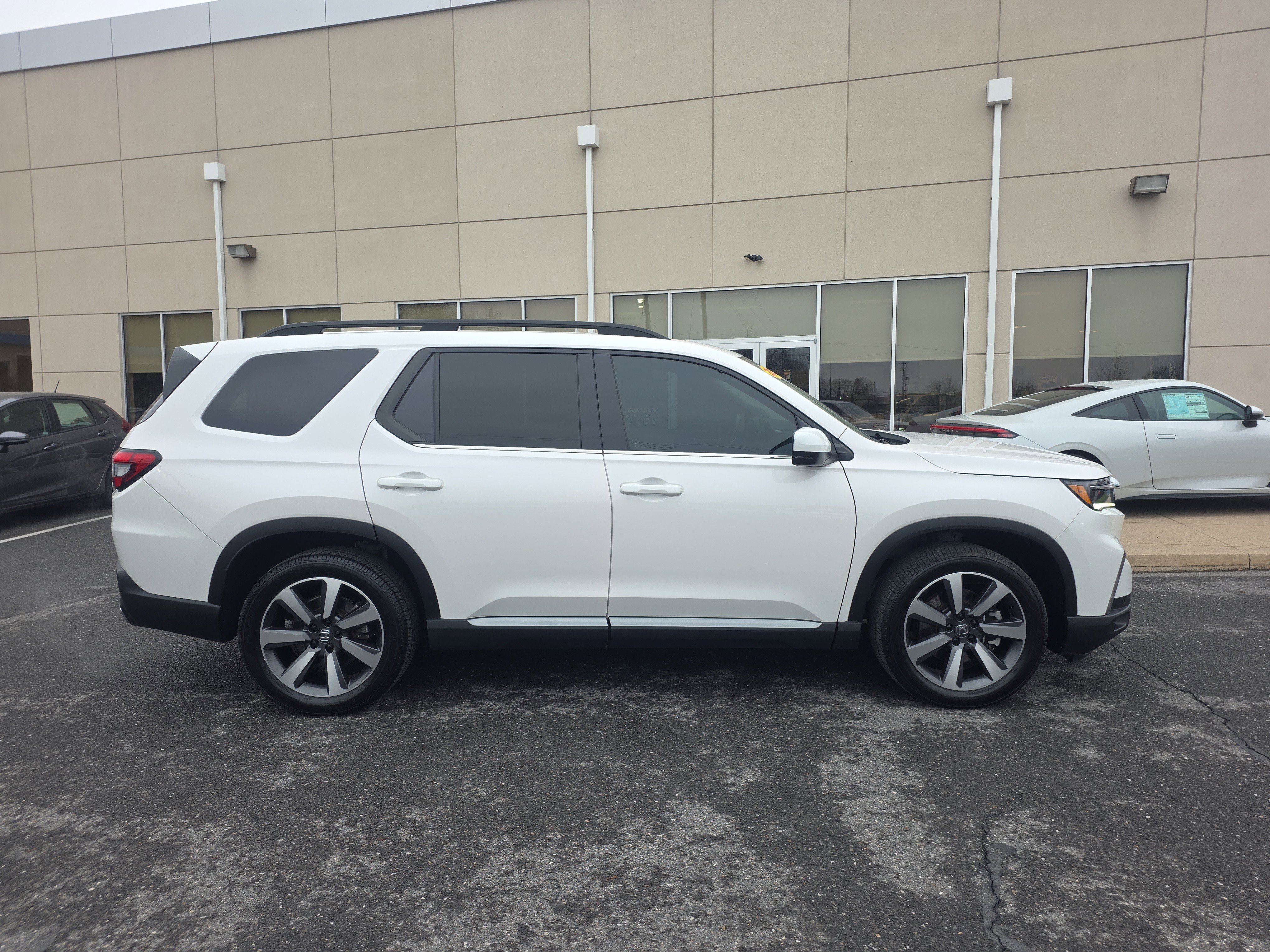 Used 2023 Honda Pilot Elite image 2