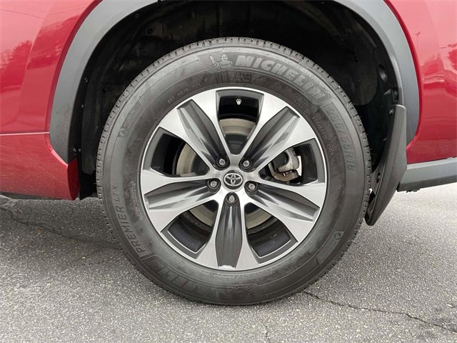 Used 2020 Toyota Highlander XLE image 9