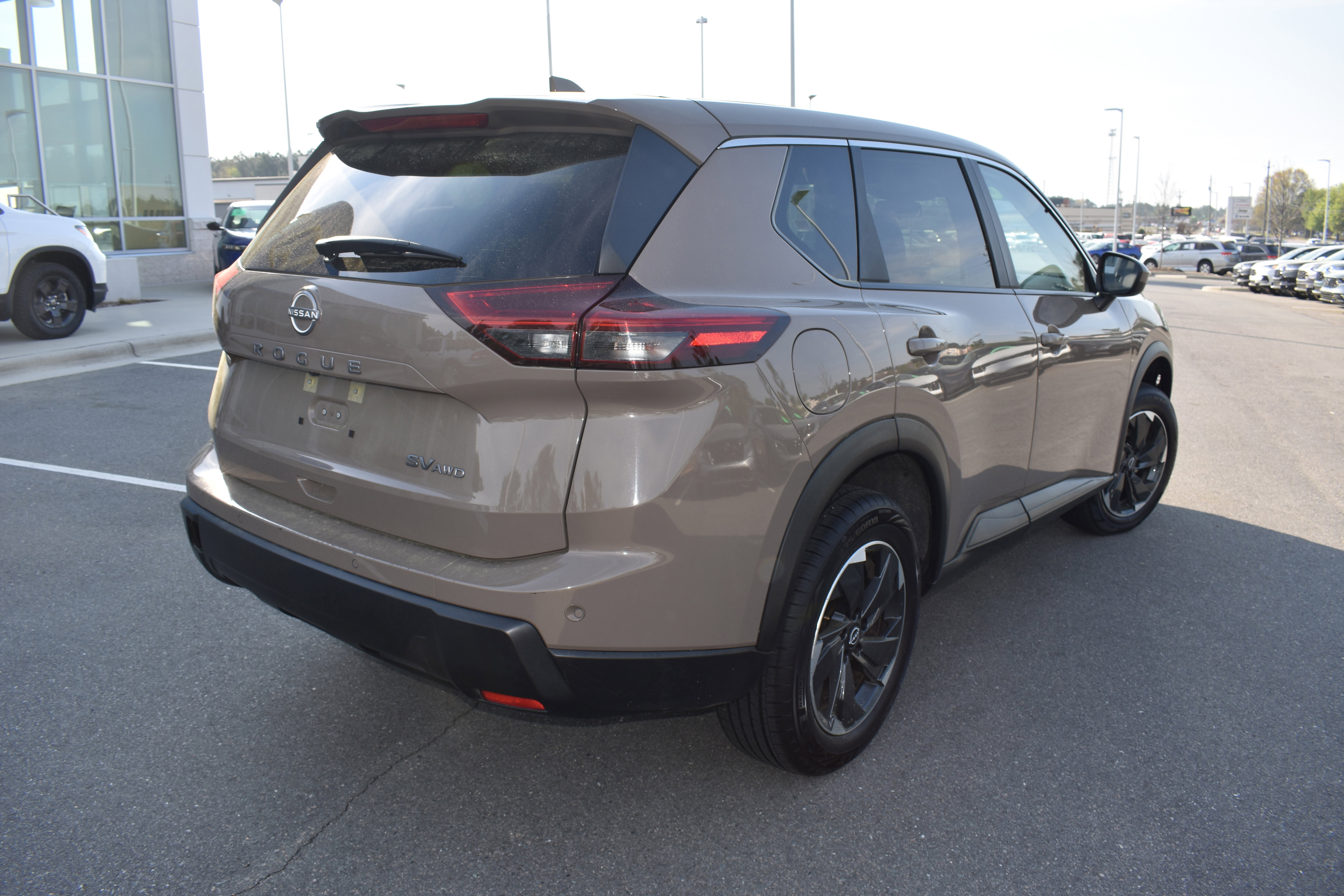Used 2024 Nissan Rogue SV image 9