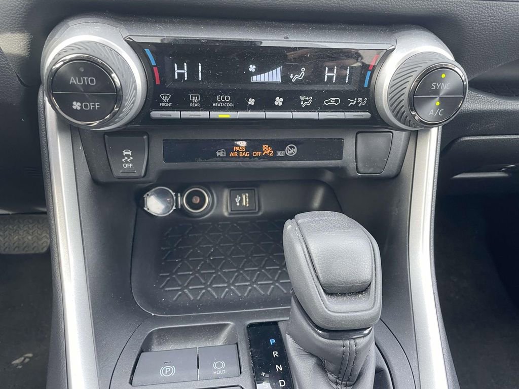 Used 2025 Toyota RAV4 XLE image 40