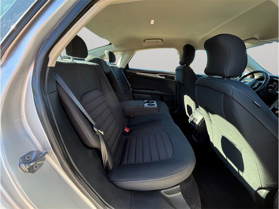 Used 2019 Ford Fusion SE FWD image 34