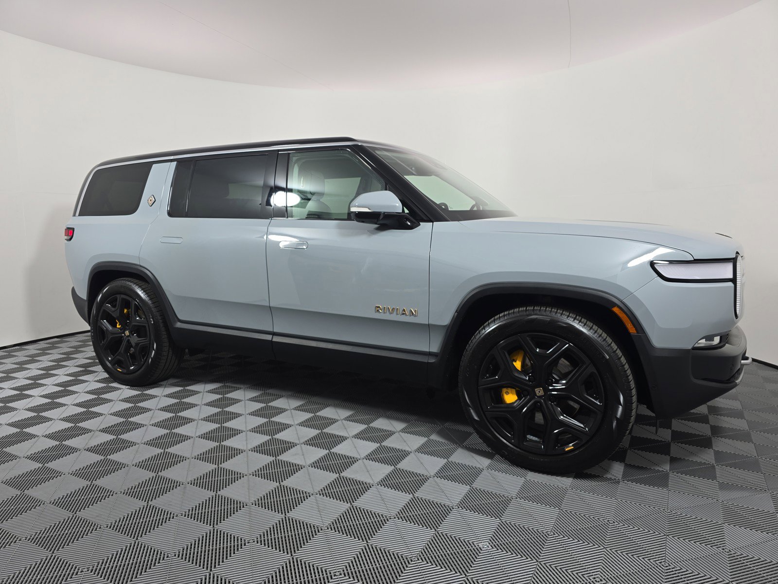 Used 2024 Rivian R1S Adventure AWD/4WD image 7