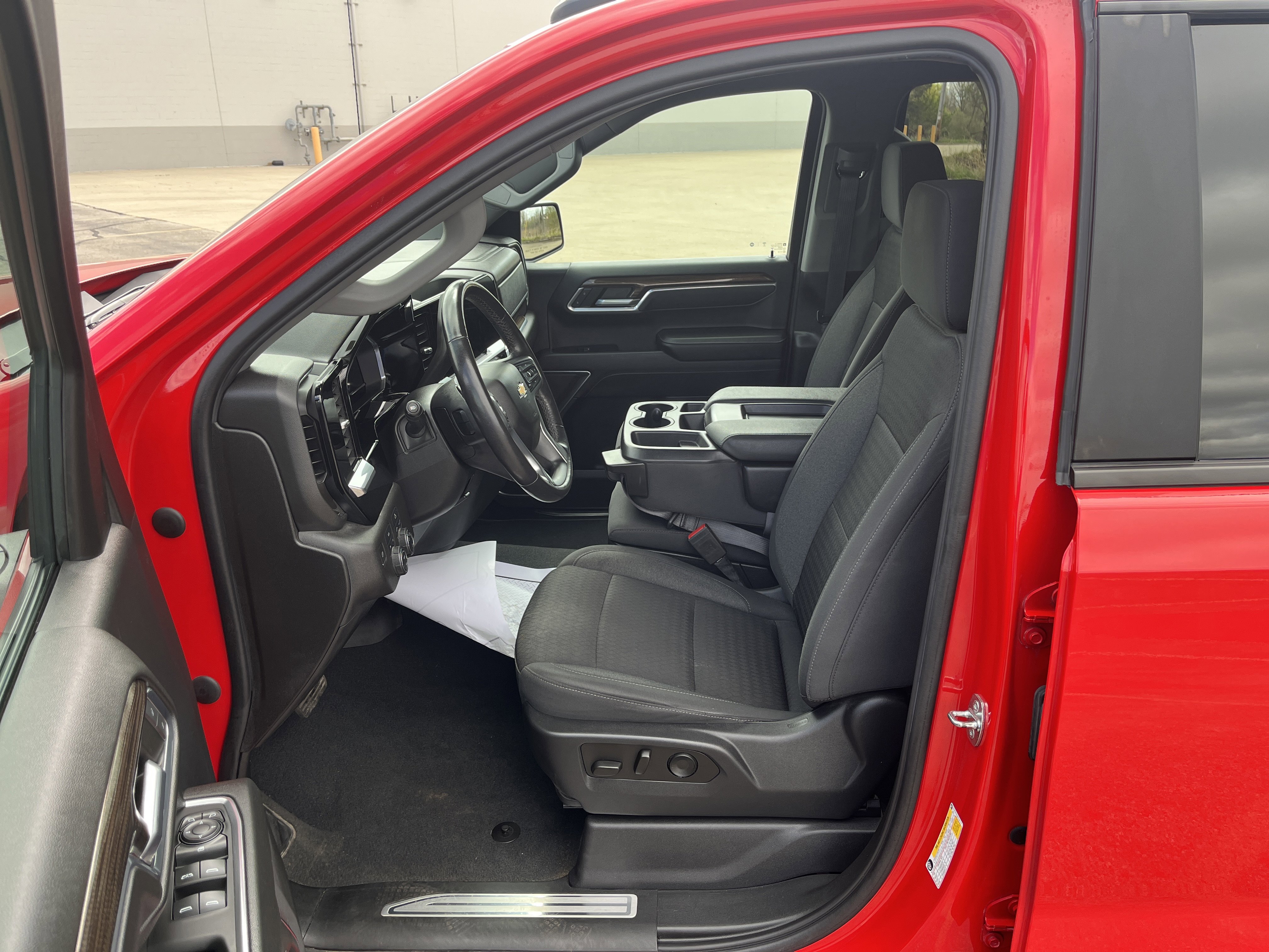 Used 2022 Chevrolet Silverado 1500 LT AWD/4WD image 10