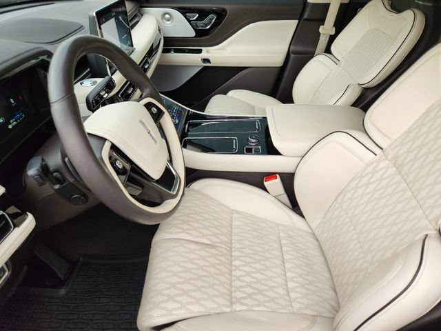 Used 2023 Lincoln Aviator Black Label Grand Touring w/ Class IV Trailer Tow Package AWD/4WD image 9