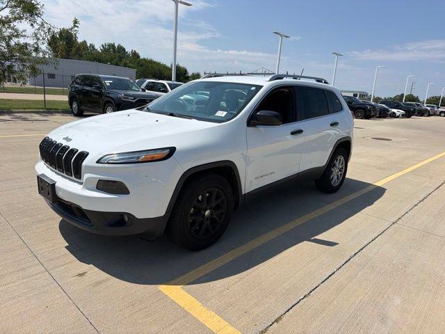 Used 2014 Jeep Cherokee Latitude FWD image 3