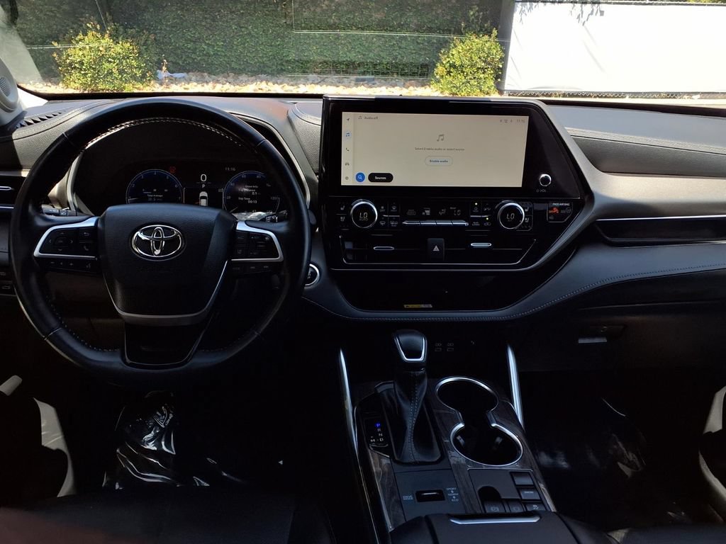 Used 2023 Toyota Highlander Limited FWD image 20