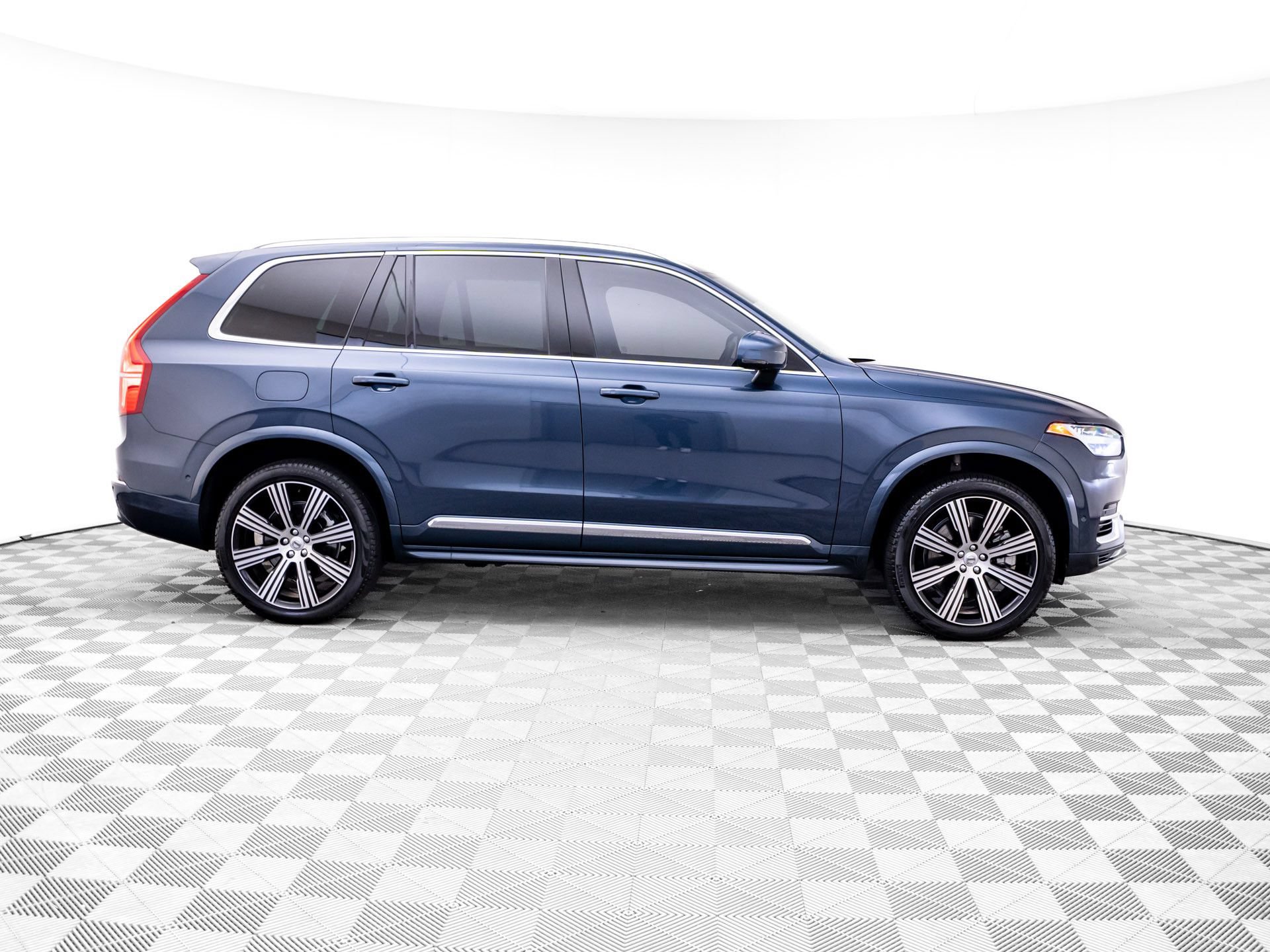 Used 2025 Volvo XC90 T8 Ultra w/ Protection Package Premier AWD/4WD image 6