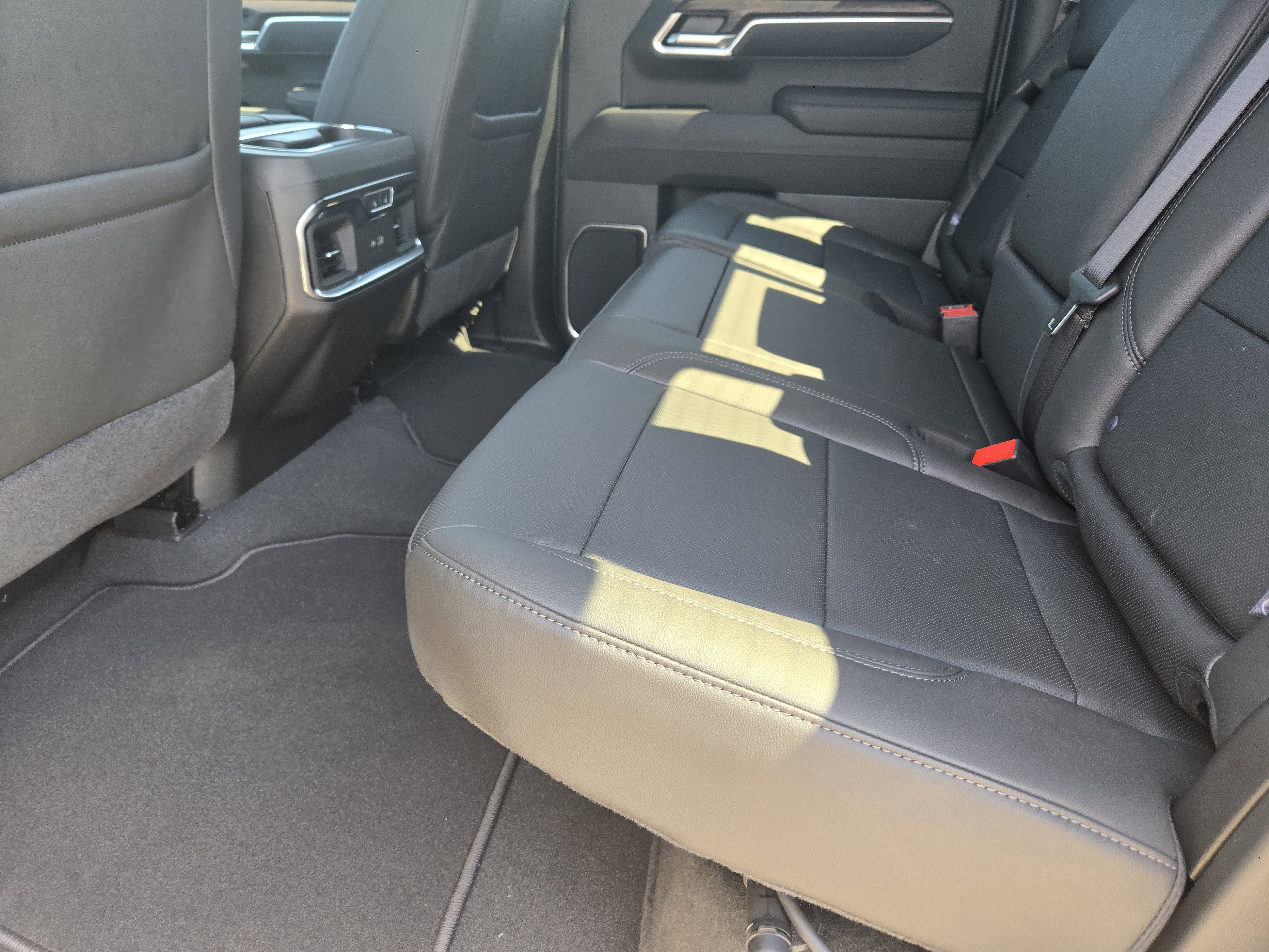 New 2026 GMC Sierra 1500 SLT image 21