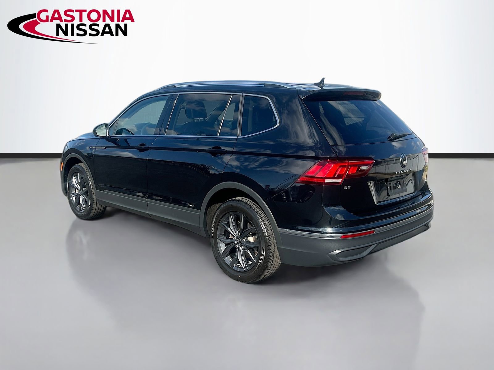Used 2024 Volkswagen Tiguan SE image 6