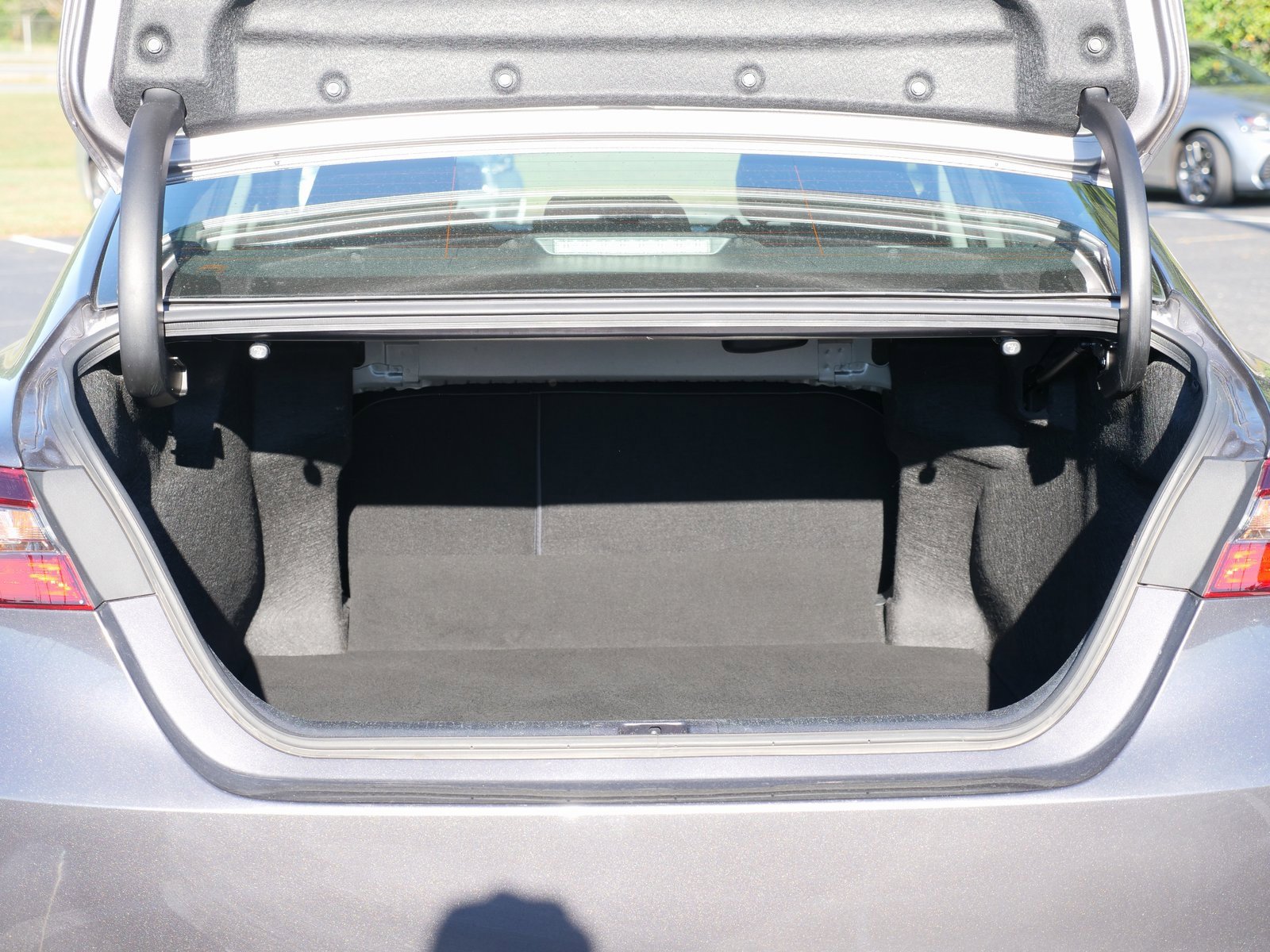 Used 2023 Toyota Camry SE image 13