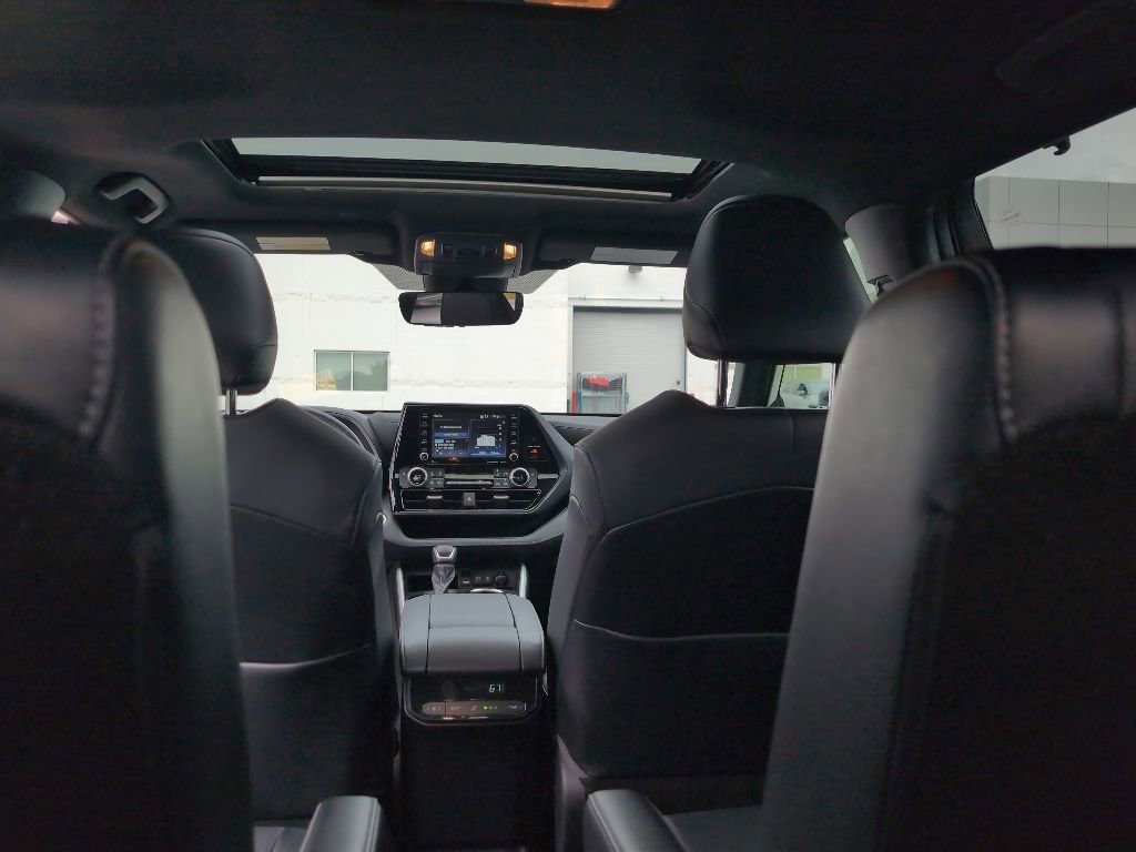 Used 2021 Toyota Highlander XSE FWD image 13
