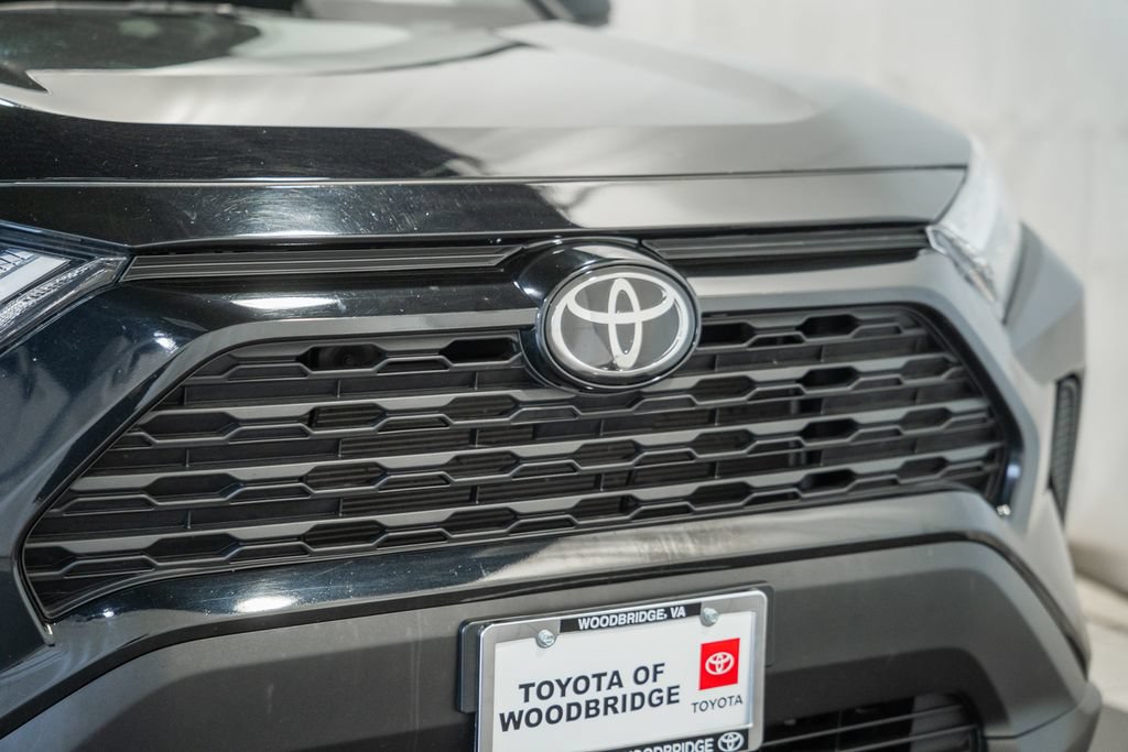 Used 2025 Toyota RAV4 LE AWD/4WD image 9