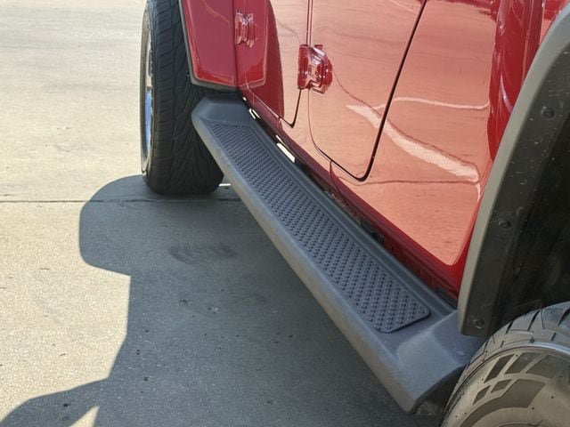 Used 2020 Jeep Gladiator Overland AWD/4WD image 9