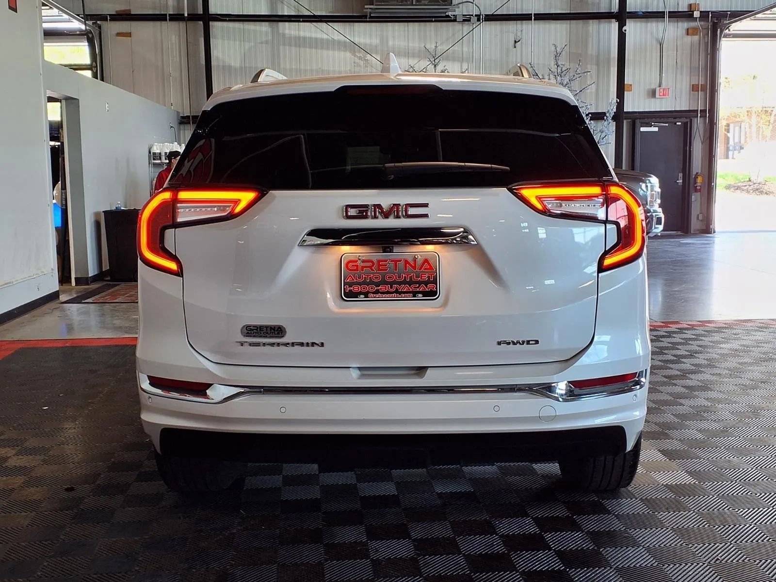 Used 2023 GMC Terrain Denali w/ Denali Premium Package AWD/4WD image 5