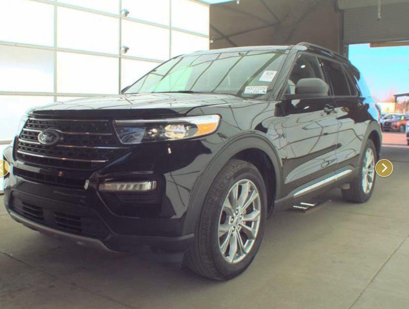 Used 2023 Ford Explorer XLT w/ Equipment Group 202A AWD/4WD image 1