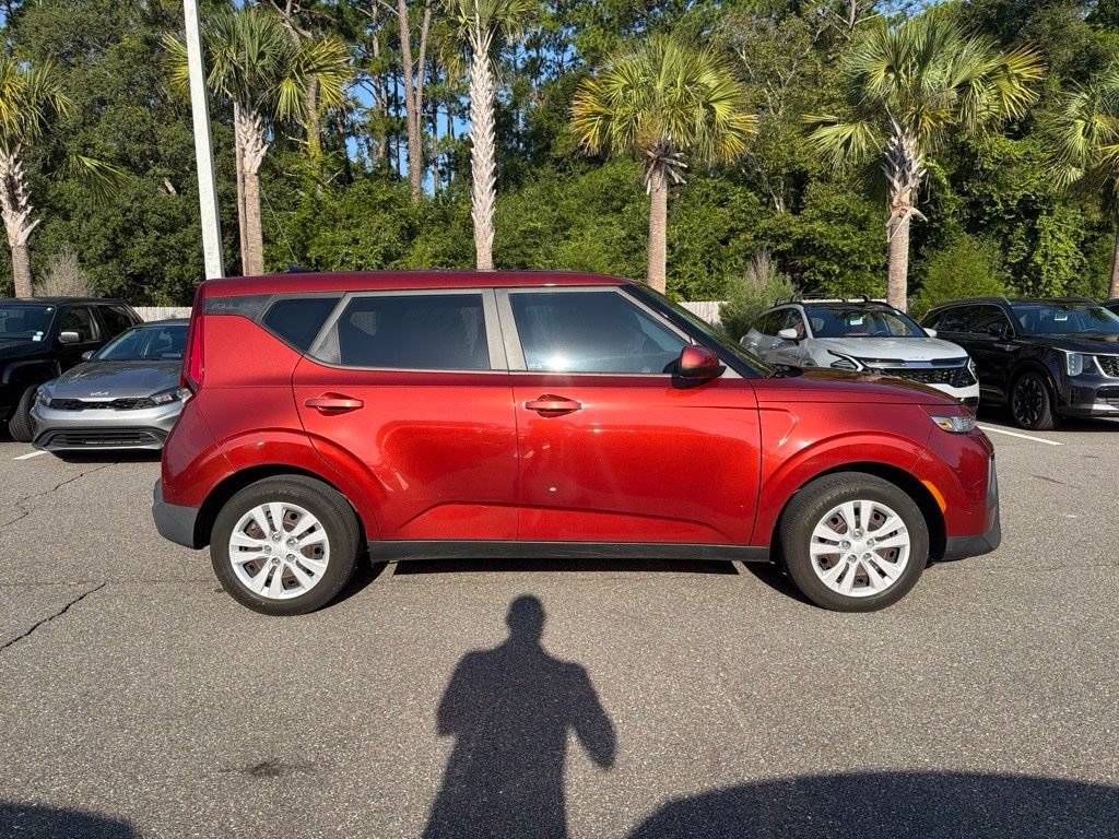 Certified 2022 Kia Soul LX FWD image 3
