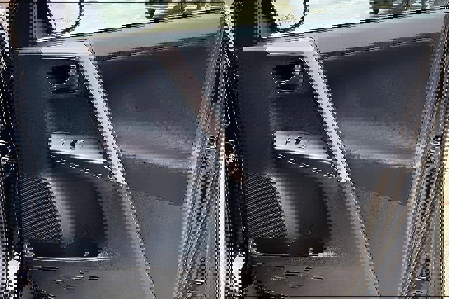 Used 2018 Toyota RAV4 LE FWD image 22