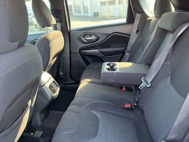 Used 2019 Jeep Cherokee Latitude w/ Popular Appearance Group image 12