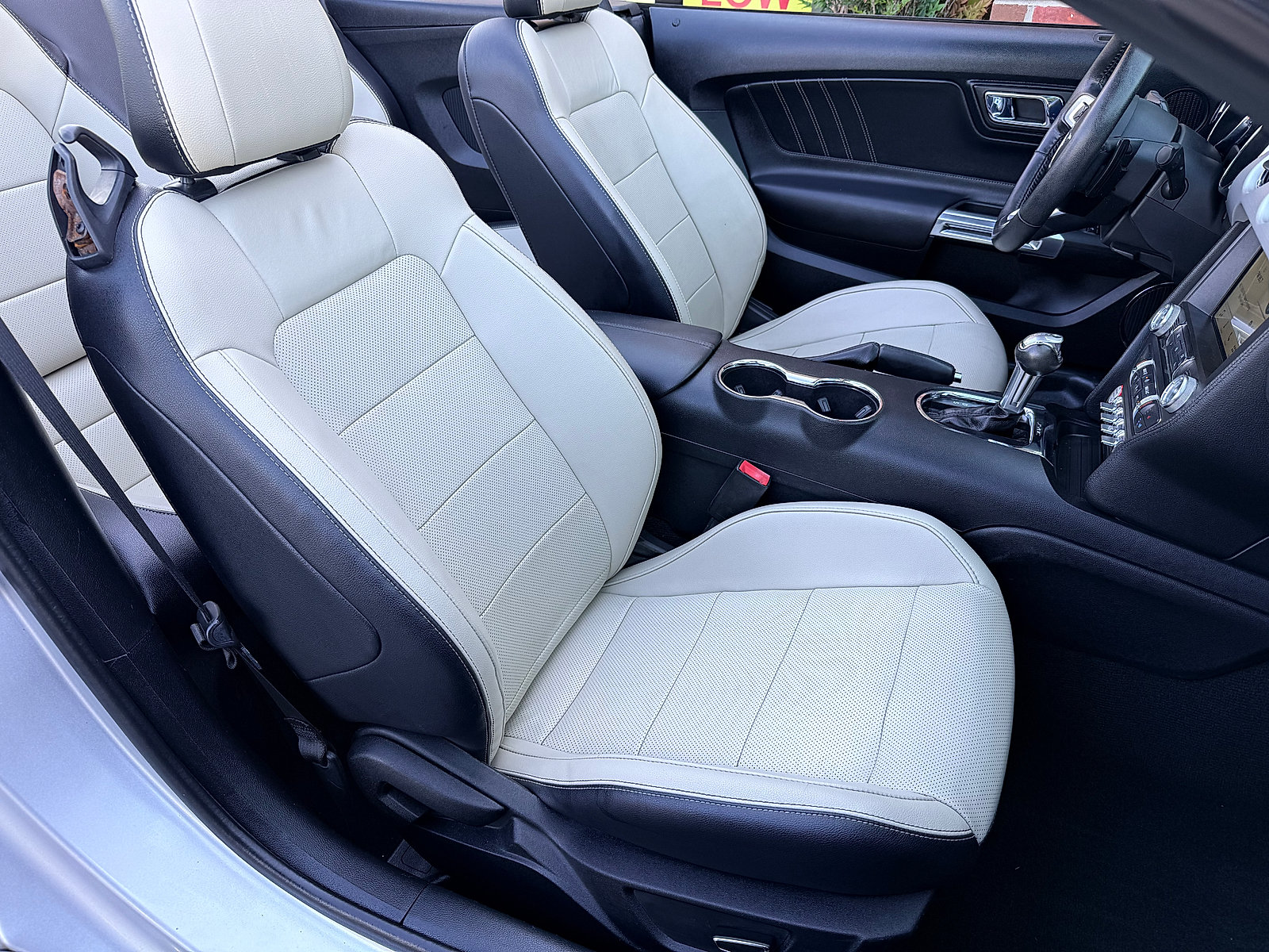 Used 2017 Ford Mustang Premium RWD image 17