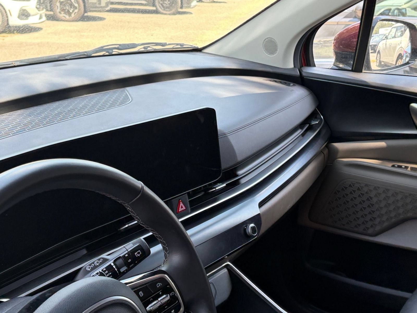 Used 2026 Kia Carnival FWD image 38