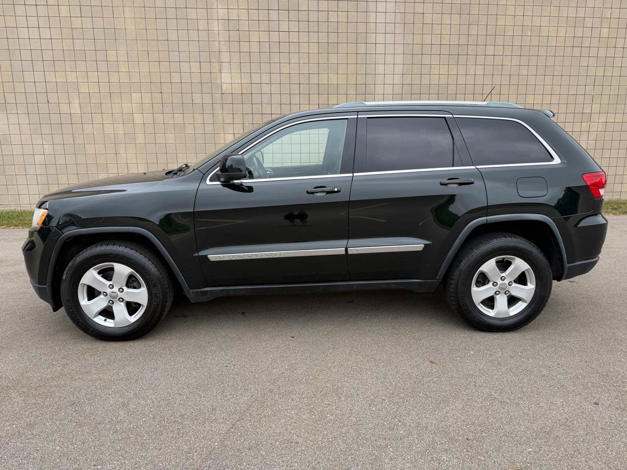 Used 2012 Jeep Grand Cherokee Laredo AWD/4WD image 8