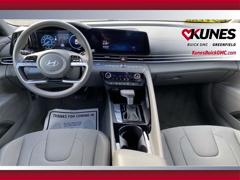 Used 2025 Hyundai Elantra SEL image 38