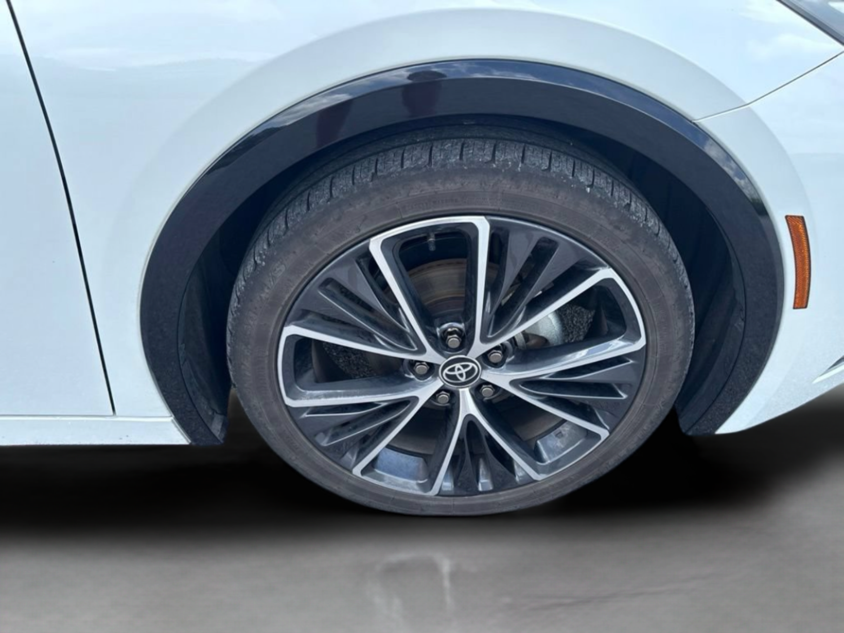 Certified 2024 Toyota Prius XLE FWD image 38