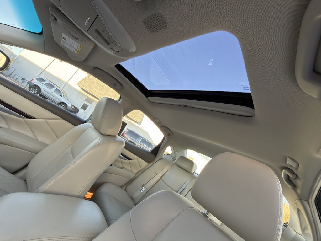 Used 2019 INFINITI Q70 Luxe AWD/4WD image 26