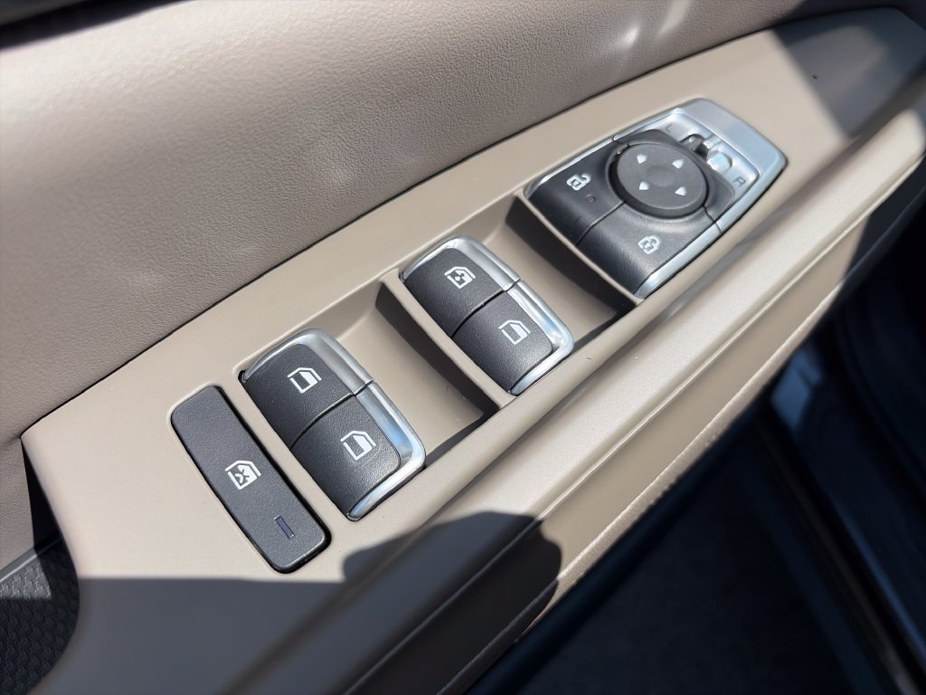 New 2027 Kia Carnival FWD image 17