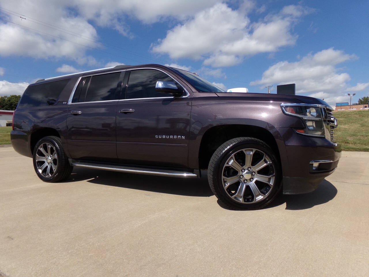 Used 2015 Chevrolet Suburban LTZ RWD image 14