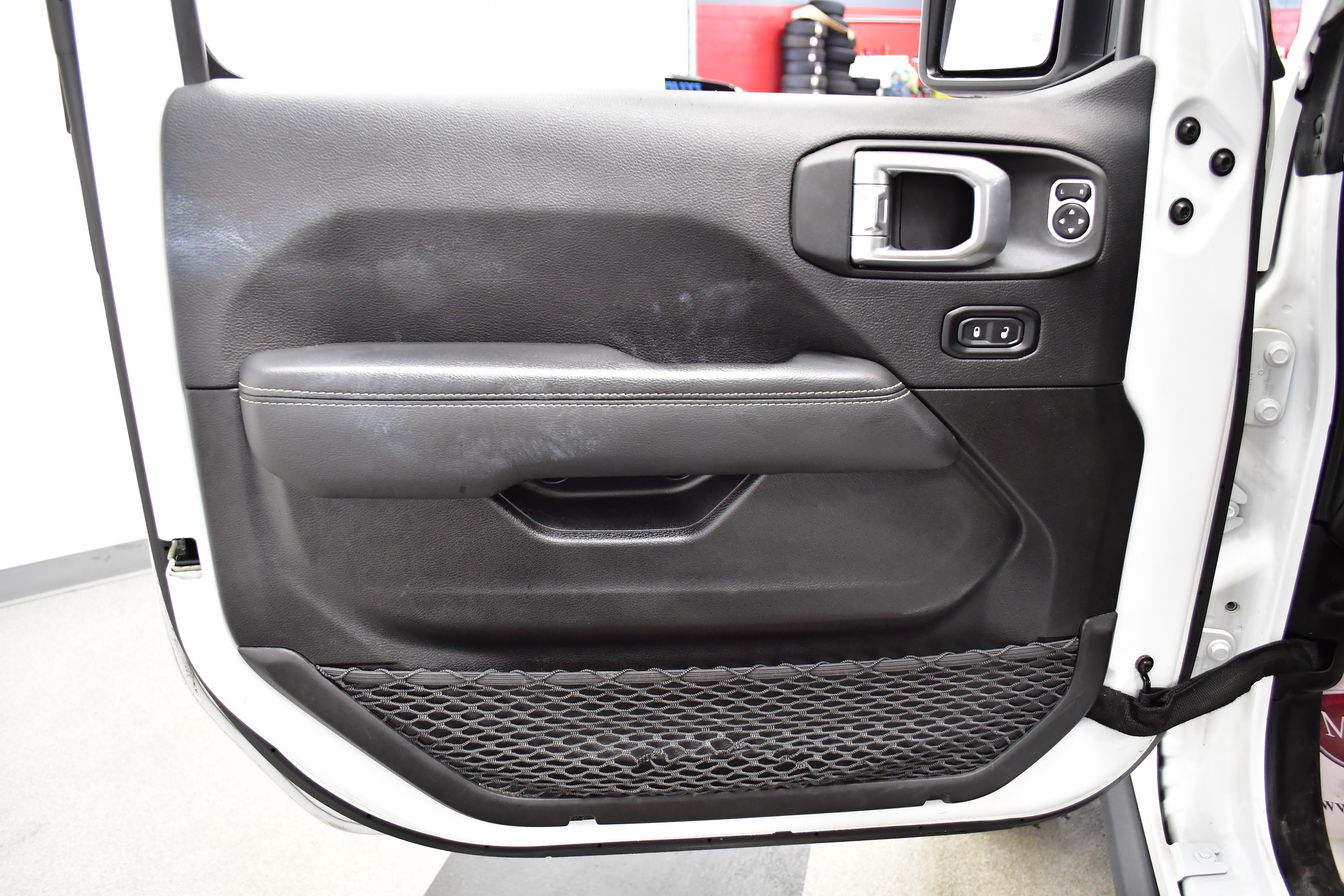 Used 2023 Jeep Wrangler Unlimited Rubicon 4xe w/ Cold Weather Group AWD/4WD image 16
