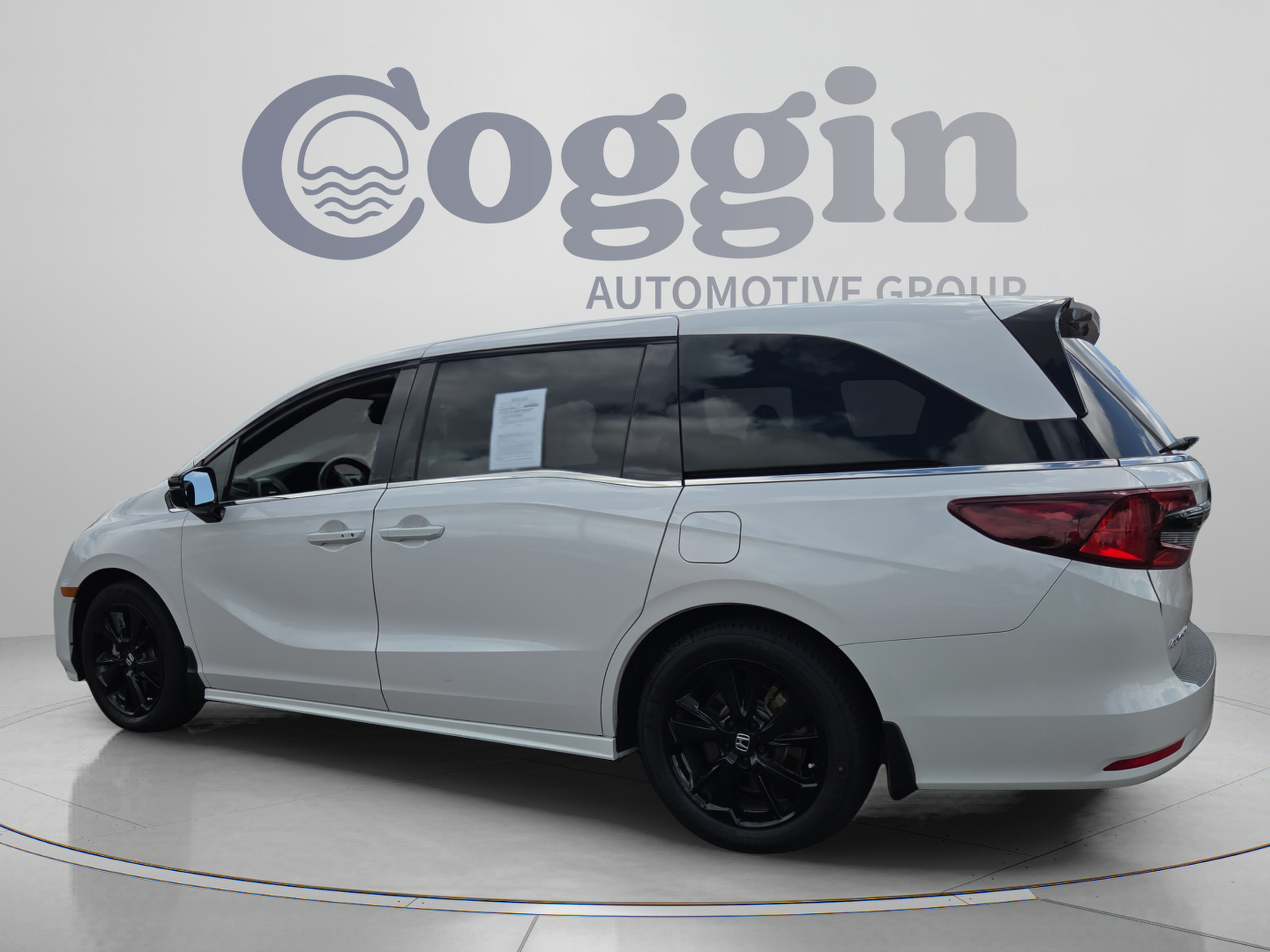 Certified 2024 Honda Odyssey Sport image 3