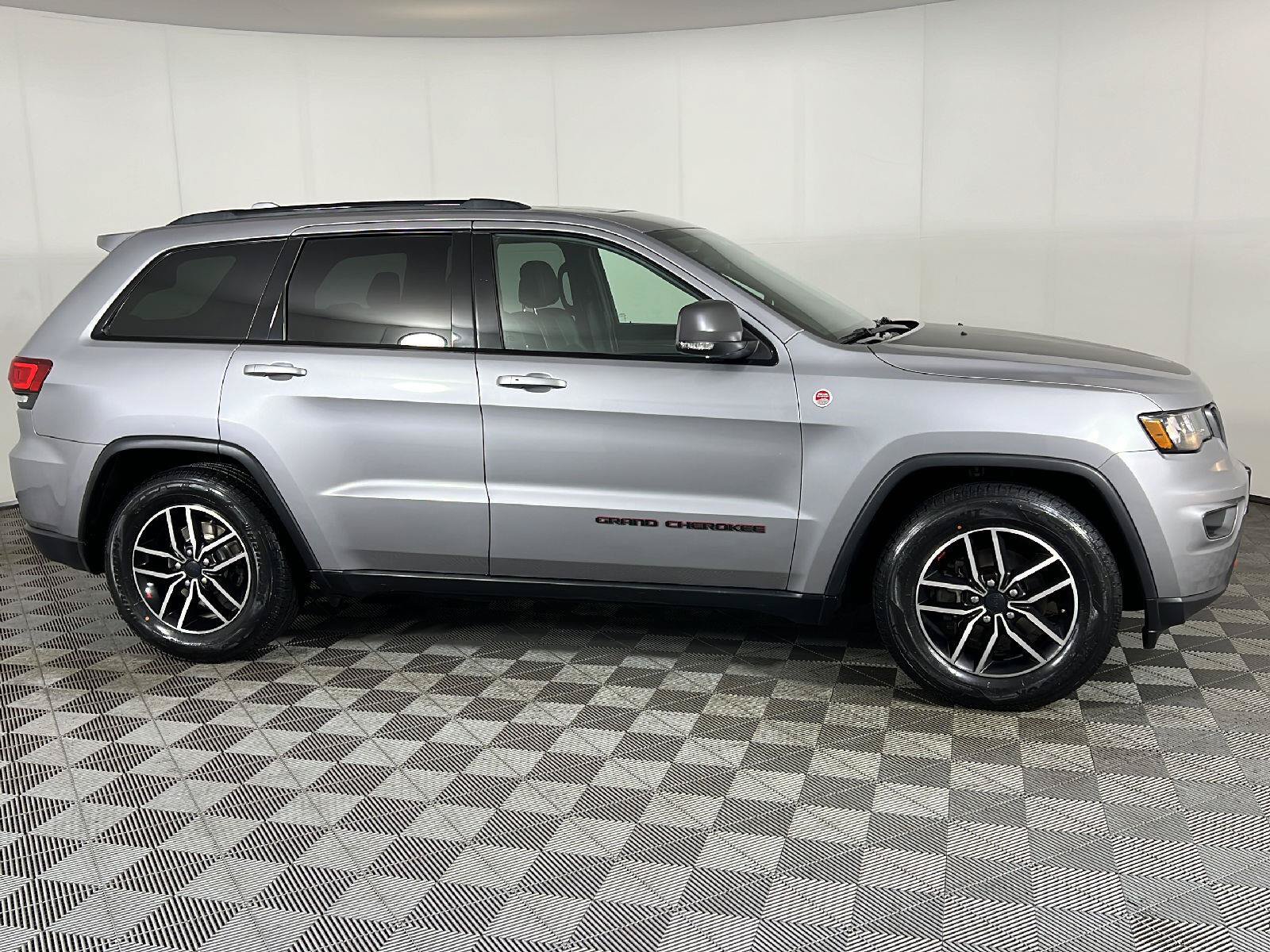 Used 2020 Jeep Grand Cherokee Trailhawk AWD/4WD image 2